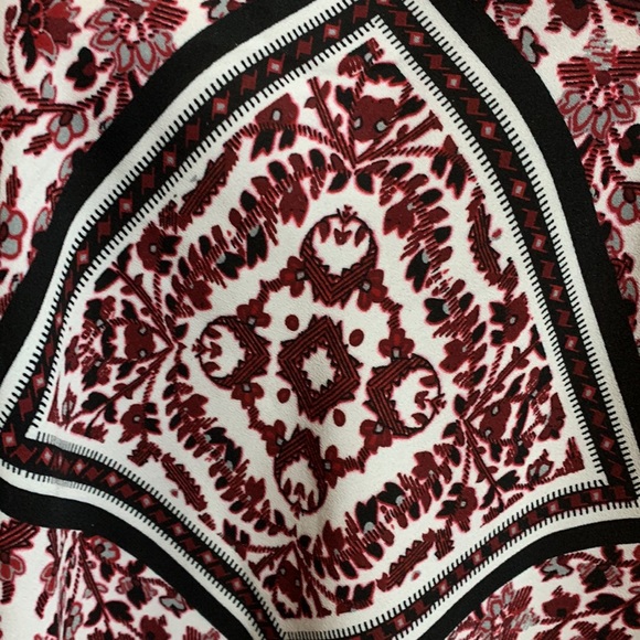 Heart and Soul Top Red Black White Floral Size L High Low Light Weight - Picture 10 of 16